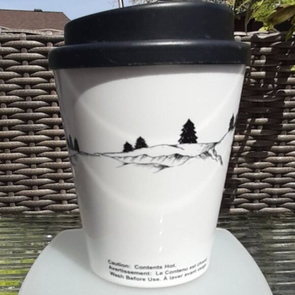 Tim Hortons 2018 Bears Cubs Mountains Plastic Travel Mug Cup White Black Lid - Picture 2 of 7